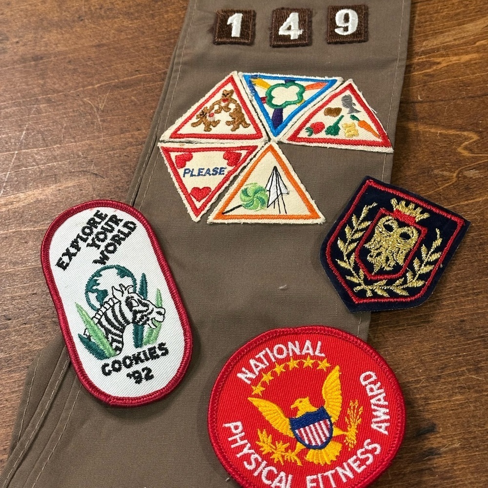 Girl Scouts USA Brownie Sash with Patches Natl Physical Fitness Award